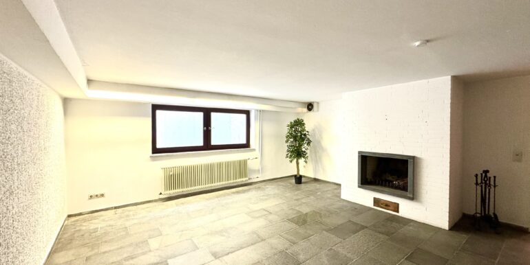 Hobby-/Partyraum mit Kamin