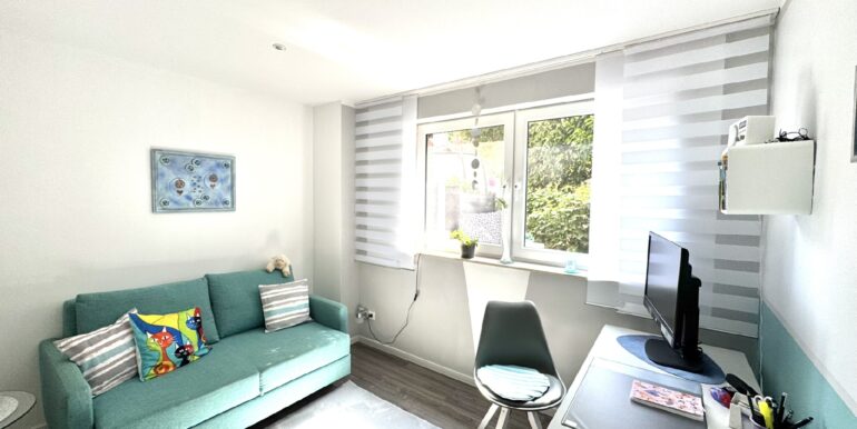 Arbeits- oder Kinderzimmer