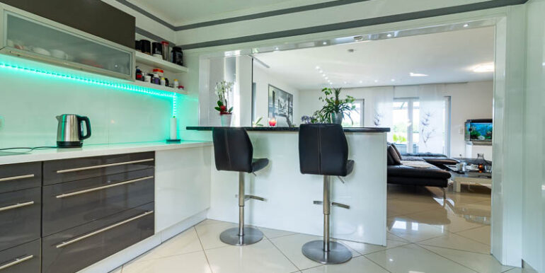 Kochen mit Verbindung zum Wohnbereich – stilvoll, offen und praktisch zugleich.