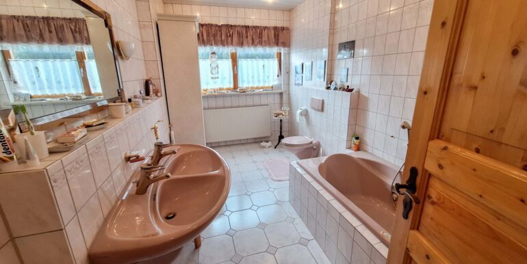 Wannenbad Dachgeschoss