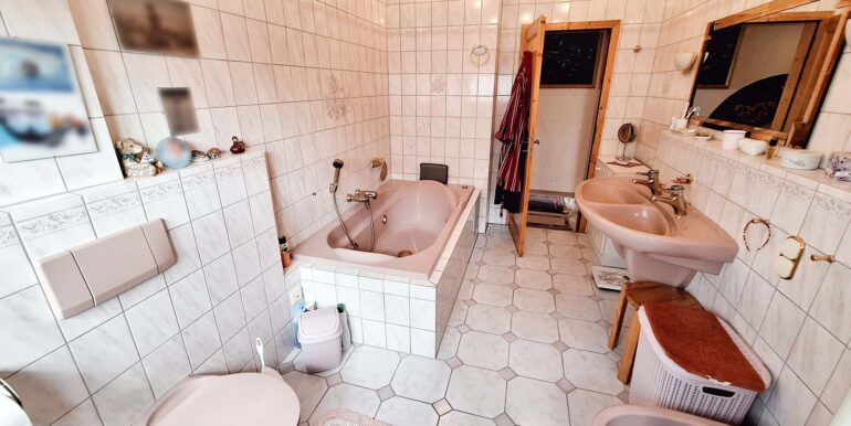 Wannenbad Dachgeschoss