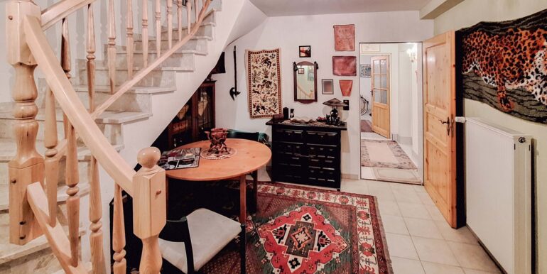 Treppe zum Erdgeschoss