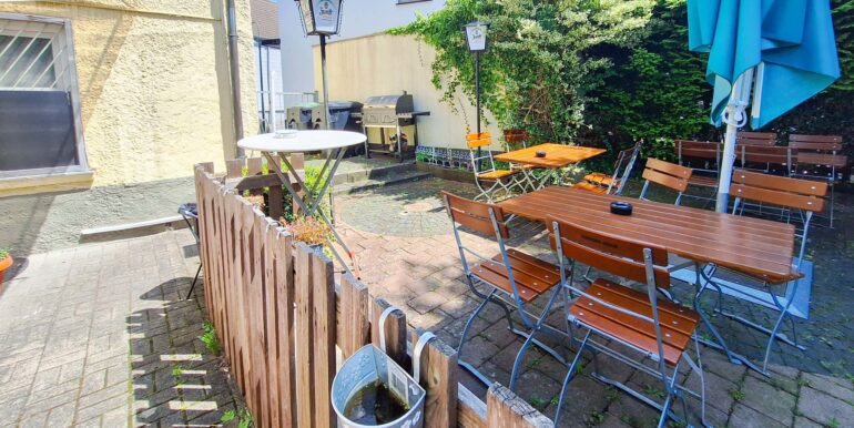 Terrasse Gaststätte EG