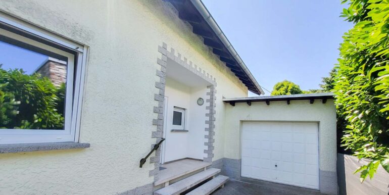 Eingang und Garage EG Wohnung