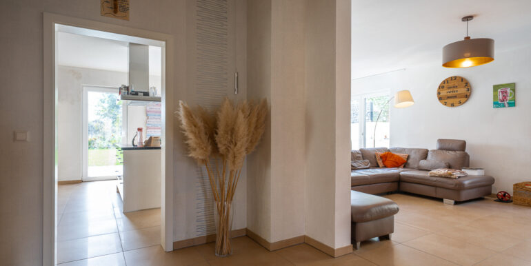 Blick in den offenen Wohnbereich