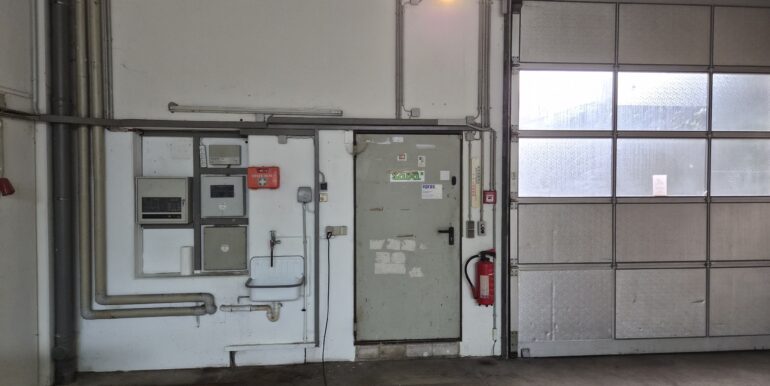 Durchgang zum Bürotrakt