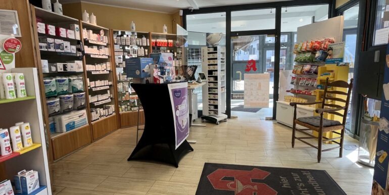 Blick zum Seiteneingang