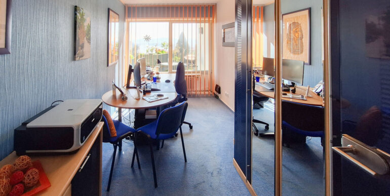 Arbeitszimmer mir Blick über den Rhein