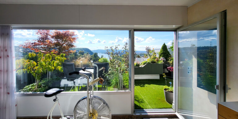 Schlafzimmer mir Blick über den Rhein