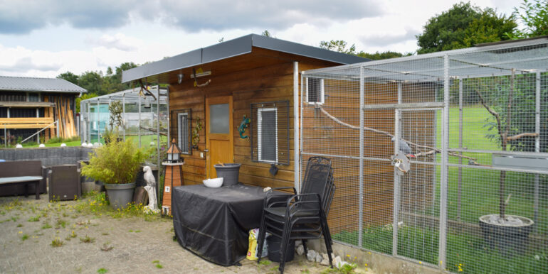 Gartenhaus mit Voliere