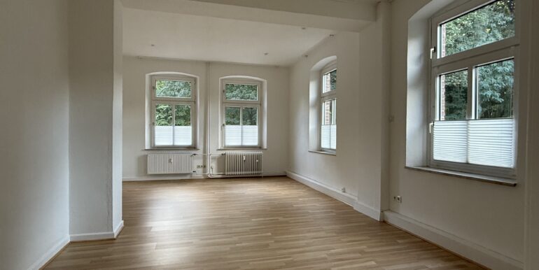 Gewerbe EG links mitte