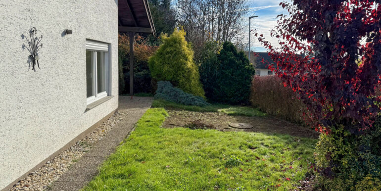 Vordere Gartenansicht