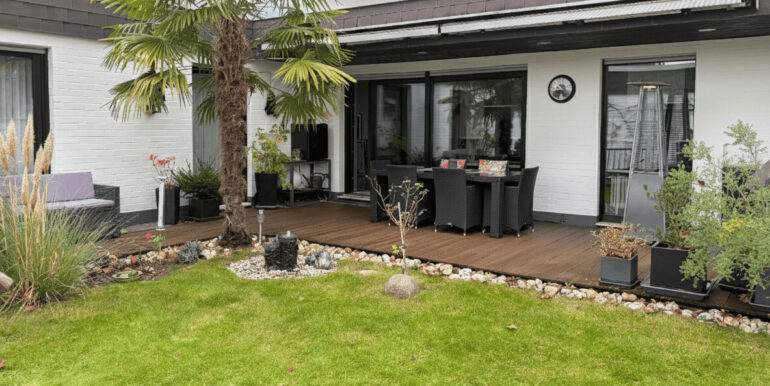 Garten mit Blick zur Terrasse