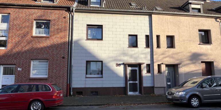 Reihenmittelhaus mit Doppel-Garage und viel Potenzial in Duisburg-Rheinhausen