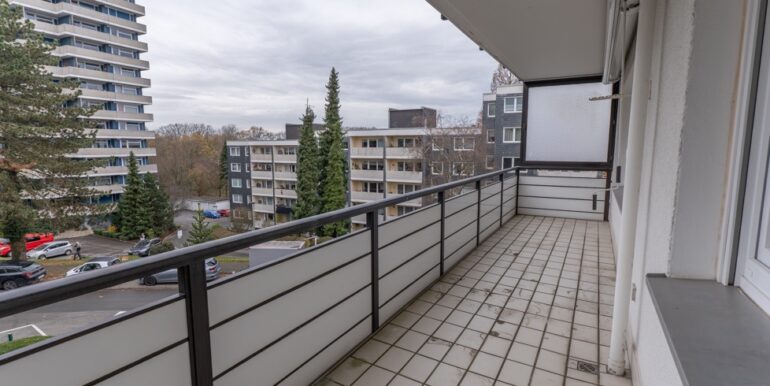 ca. 12m² großer überdachter Balkon