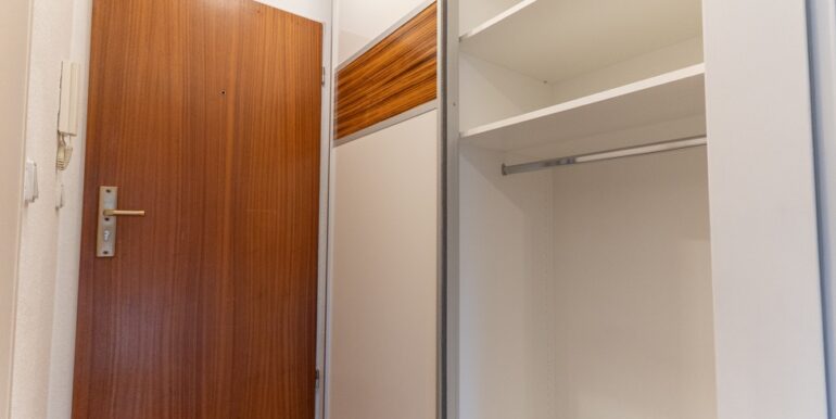 Flur mit Einbauschrank