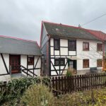 Wohnhaus mit Nebengebäude