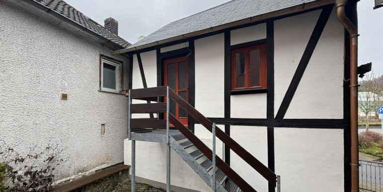 Nebengebäude mit Garage