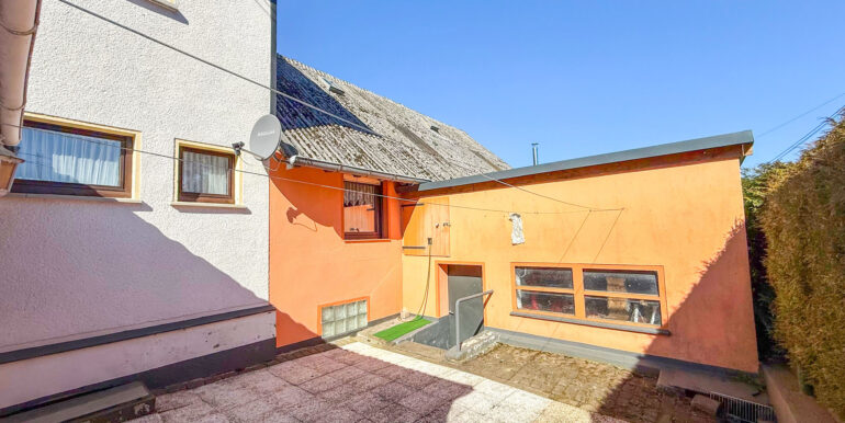 Uneinsehbare Terrasse und Garage