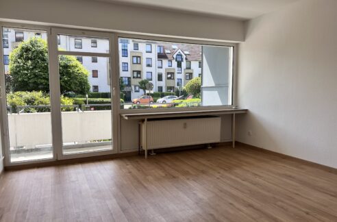 Zimmer mit Zugang zum Balkon