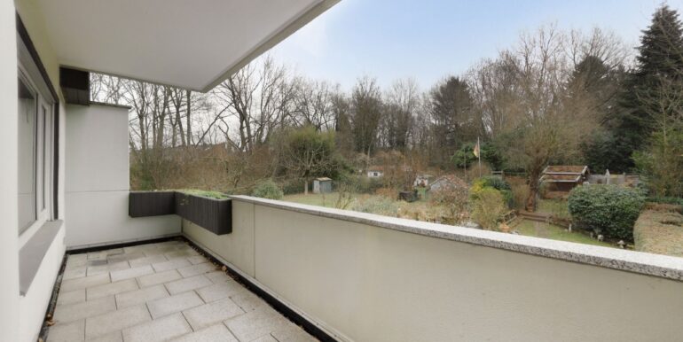 Teilüberdachter Balkon