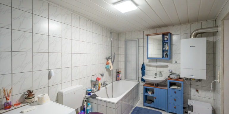 Badezimmer EG rechts