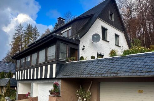 Straßenansicht Sommer