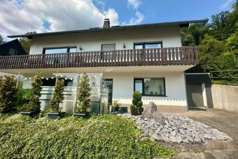 Straßenansicht Sommer