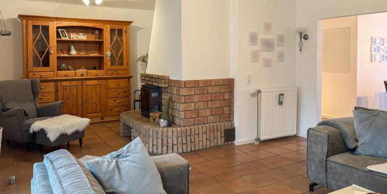 Wohnzimmer mit Kamin