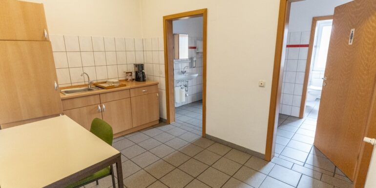 Vorraum mit Einbauküche