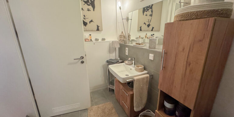 Hochwertiges Duschbad mit historischen Decken