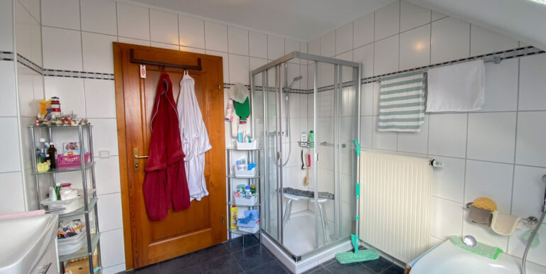 Badezimmer DG