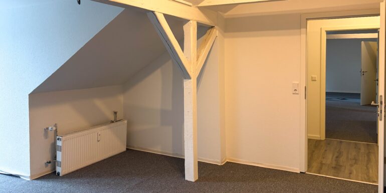 großzügiges Schlafzimmer