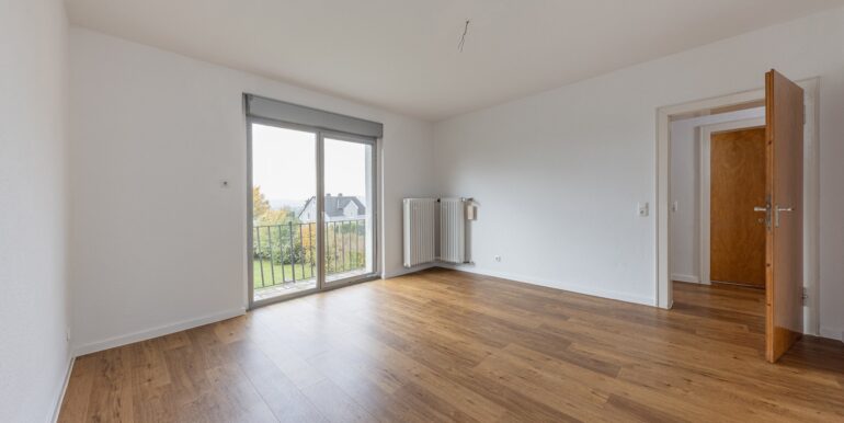 OG: Schlafzimmer mit Balkon