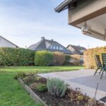 Überdachte Terrasse und schöner Garten