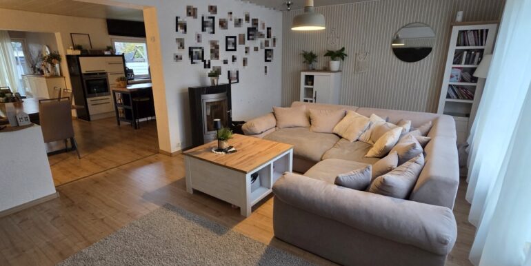 Wohnzimmer mit Kamin