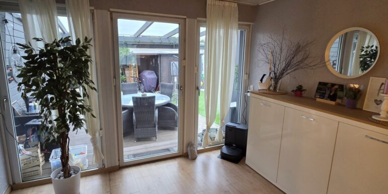 Leseecke und Austritt auf die Terrasse