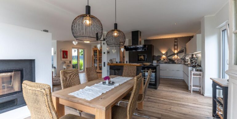 Essbereich mit offener Küche