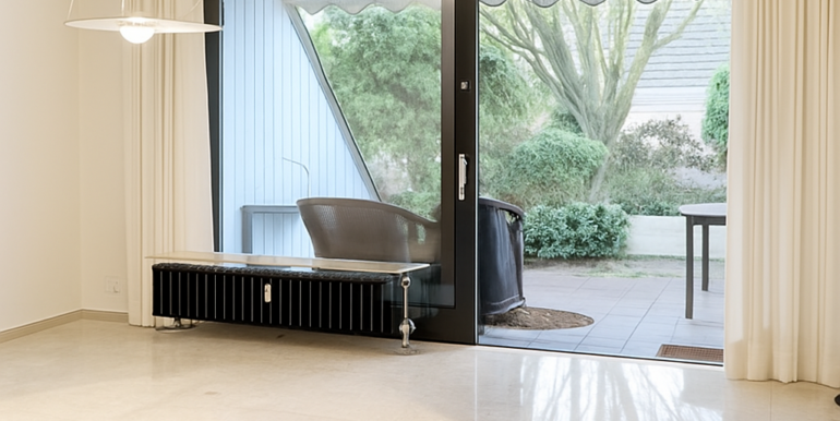 Arbeitszimmer Hochparterre KI bearbeitet