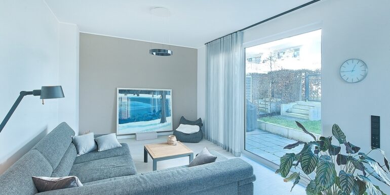 Wohnzimmer mit Terrasse