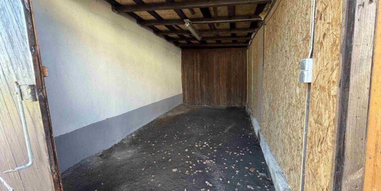 Abstellmöglichkeiten neben der Scheune