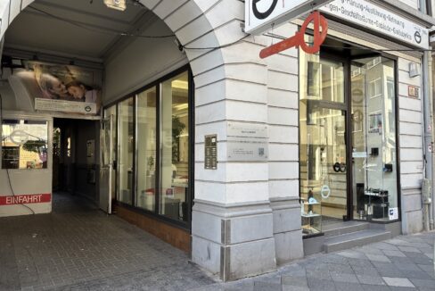 Eingang und Schaufenster