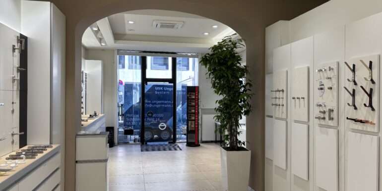 Mittlerer Teil - Blick Schaufenster