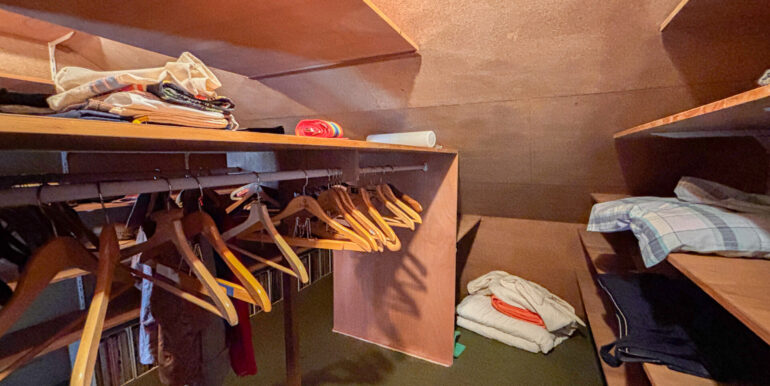 Ankleide Schlafzimmer rechts DG