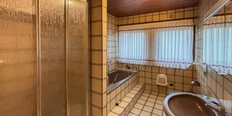Badezimmer EG