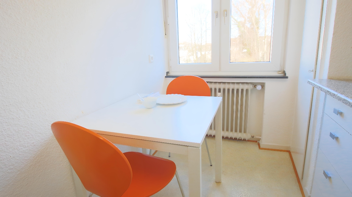 HELLES MÖBELIERTES APARTMENT MIT BALKON NÄHE GERICHT KREFELD - Photo 3