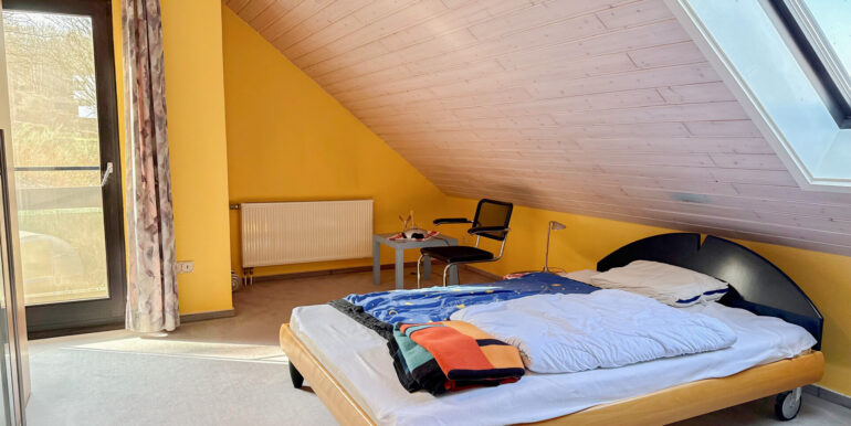 DG Schlafzimmer mit Balkon