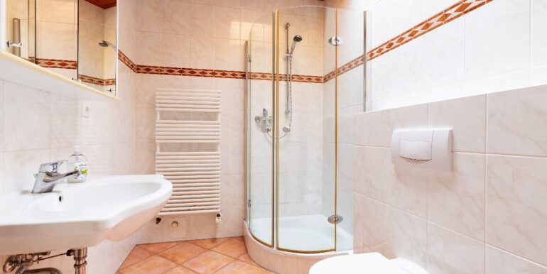 Modernes Duschbad