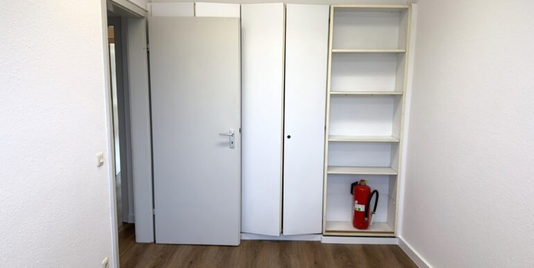 Raum 5 mit Einbauschrank