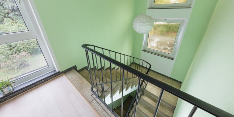 geräumiges Treppenhaus